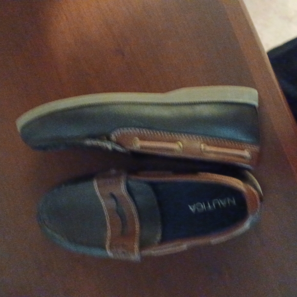 Nautica, brown, size 3 youth. - Picture 2 of 2